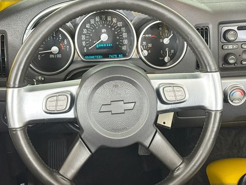 Used 2004 Chevrolet SSR RWD image 24