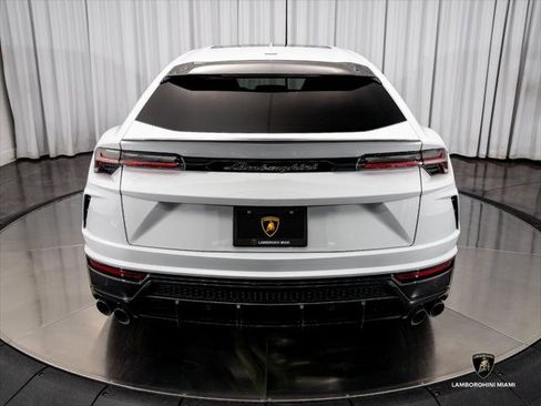 Used 2022 Lamborghini Urus AWD/4WD image 12