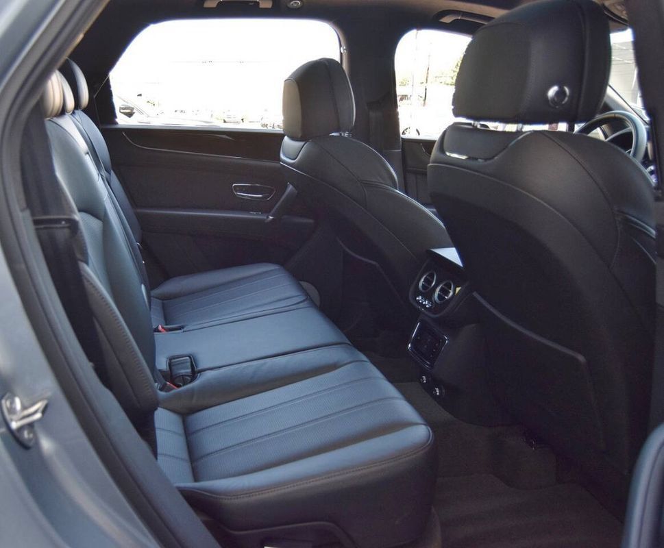 Used 2019 Bentley Bentayga AWD/4WD image 36