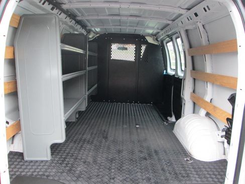 Used 2019 Nissan NV 2500 SV image 10