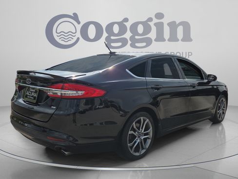 Used 2017 Ford Fusion SE w/ Equipment Group 201A FWD image 5