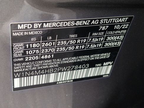Used 2023 Mercedes-Benz GLB 250 4MATIC w/ Premium Package image 33
