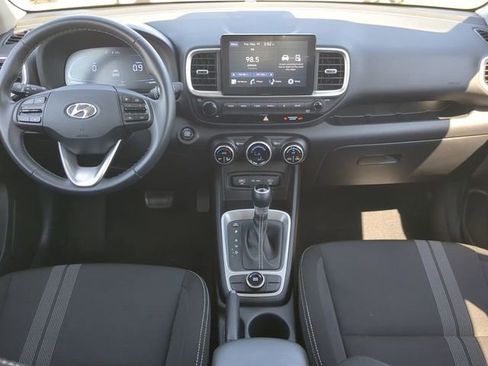 Used 2025 Hyundai Venue SEL FWD image 13