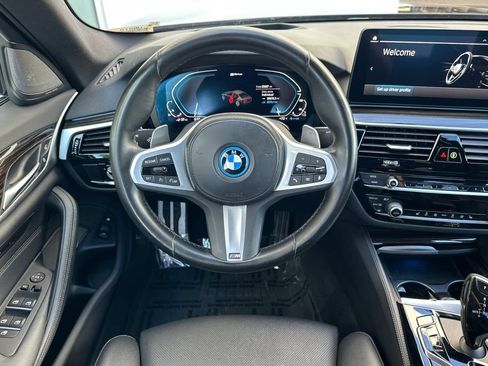 Used 2023 BMW 530e w/ M Sport Package RWD image 15