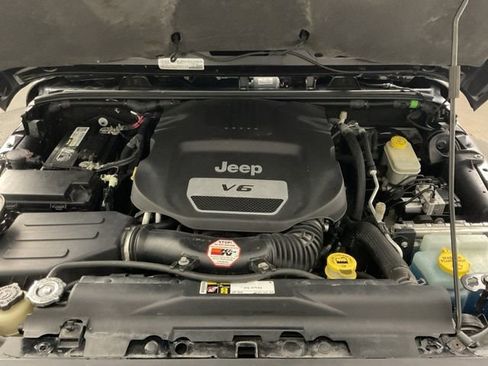 Used 2016 Jeep Wrangler Unlimited Rubicon AWD/4WD image 18