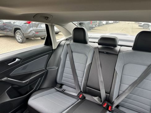 Used 2025 Volkswagen Jetta SE image 41