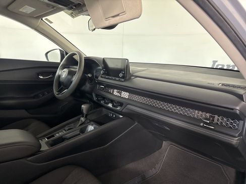 Used 2025 Honda Accord SE image 28