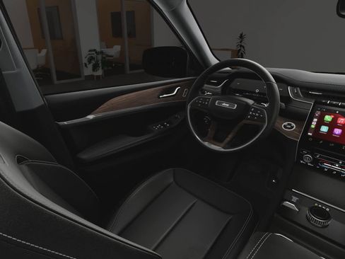 New 2025 Jeep Grand Cherokee Limited image 11