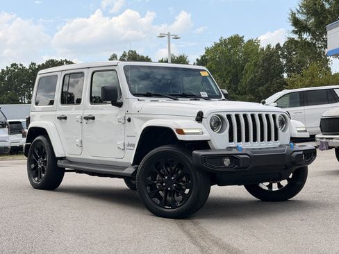 Used 2023 Jeep Wrangler Unlimited Sahara w/ Cold Weather Group AWD/4WD image 2