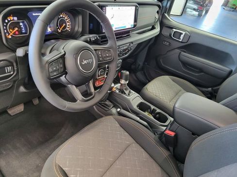 Used 2025 Jeep Gladiator Mojave w/ Safety Group image 30