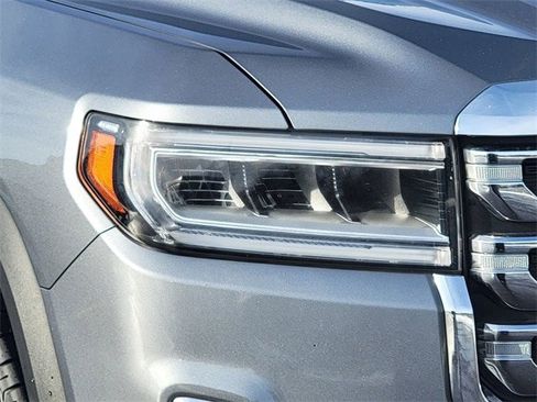 Used 2021 GMC Acadia SLE image 16