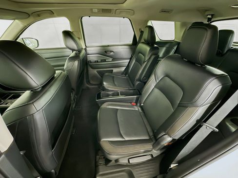 Used 2023 Nissan Pathfinder SL w/ SL Premium Package AWD/4WD image 29