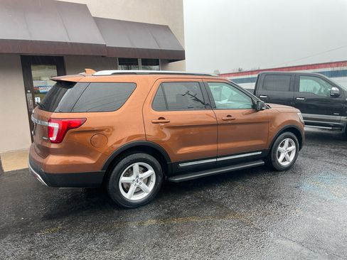 Used 2017 Ford Explorer XLT w/ Equipment Group 202A image 5