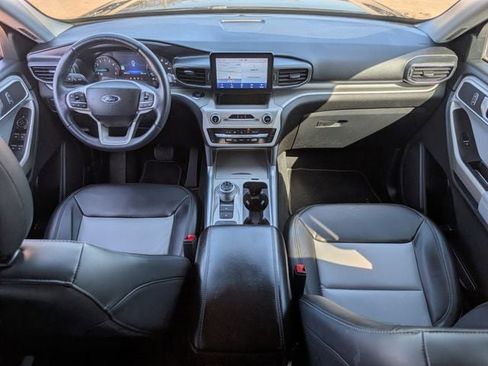 Used 2022 Ford Explorer XLT w/ Equipment Group 202A image 9