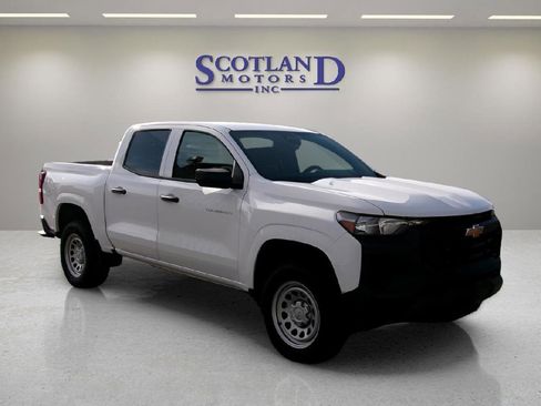Used 2024 Chevrolet Colorado W/T RWD image 4