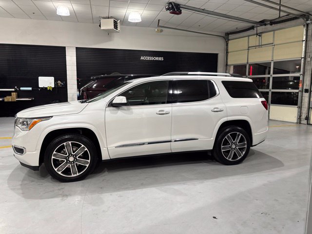 Used 2017 GMC Acadia Denali w/ Technology Package AWD/4WD image 5