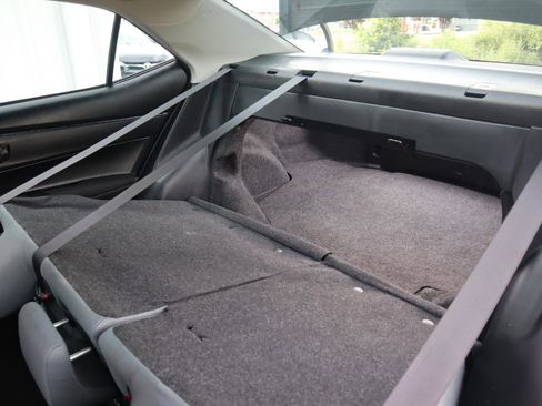 Used 2017 Toyota Corolla L FWD image 38