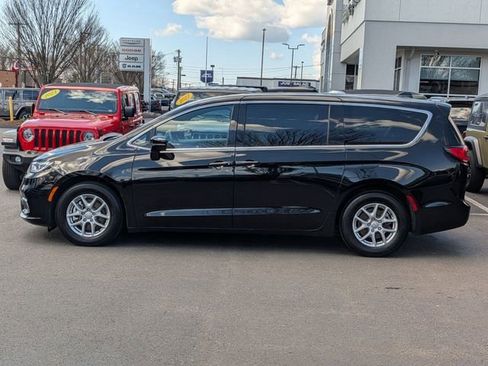 Used 2025 Chrysler Pacifica Select FWD image 6