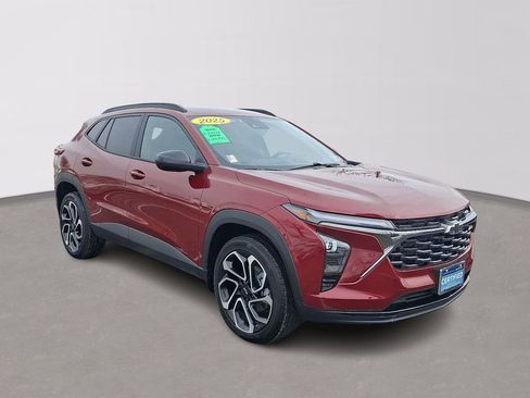 Certified 2025 Chevrolet Trax RS w/ Driver Confidence Package image 3