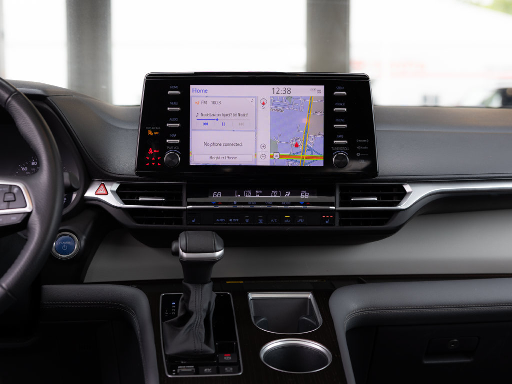 Certified 2024 Toyota Sienna XLE w/ XLE Plus Package FWD image 22