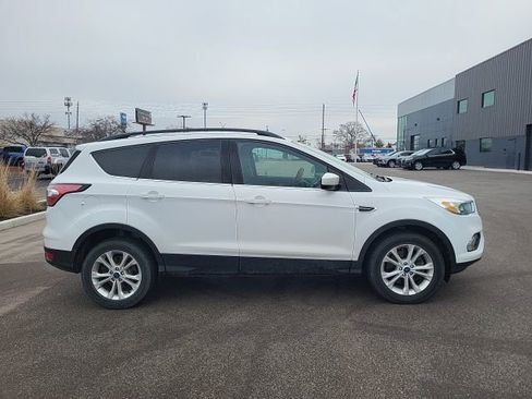 Used 2018 Ford Escape SE image 2