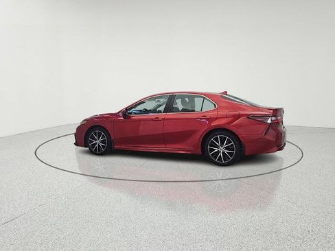 Used 2021 Toyota Camry SE image 5