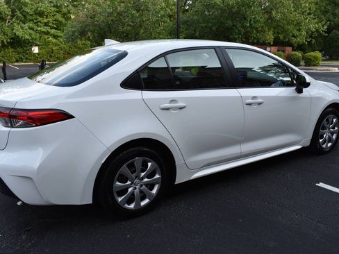 Used 2025 Toyota Corolla LE FWD image 3