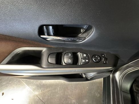 Used 2020 Nissan Kicks SR image 19