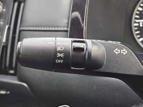 Used 2023 Nissan Pathfinder SL FWD image 23