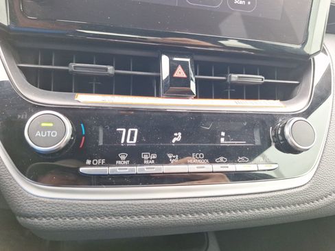 Used 2025 Toyota Corolla SE image 27