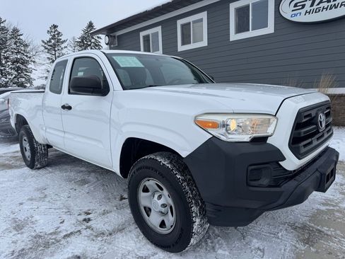 Used 2016 Toyota Tacoma SR image 2