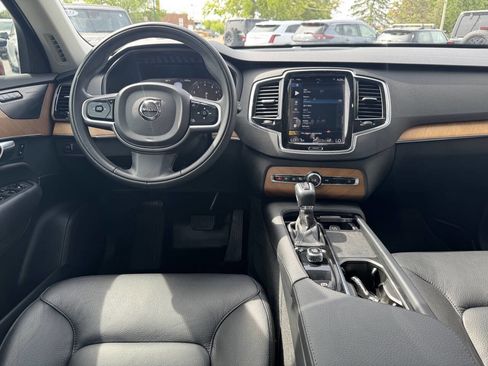 Used 2022 Volvo XC90 T6 Momentum w/ Advanced Package AWD/4WD image 12