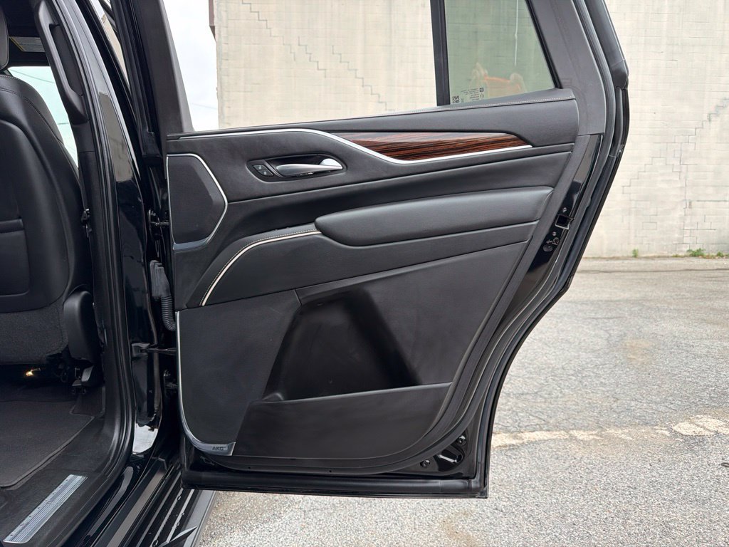 Used 2023 Cadillac Escalade Luxury AWD/4WD image 24