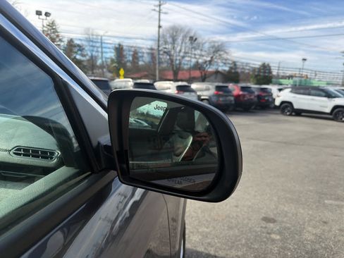 Used 2024 Jeep Compass Latitude image 7