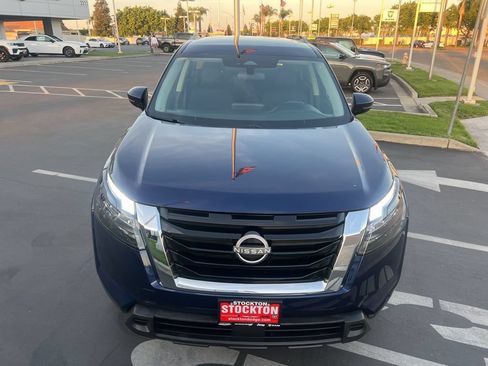 Used 2025 Nissan Pathfinder SV AWD/4WD image 7