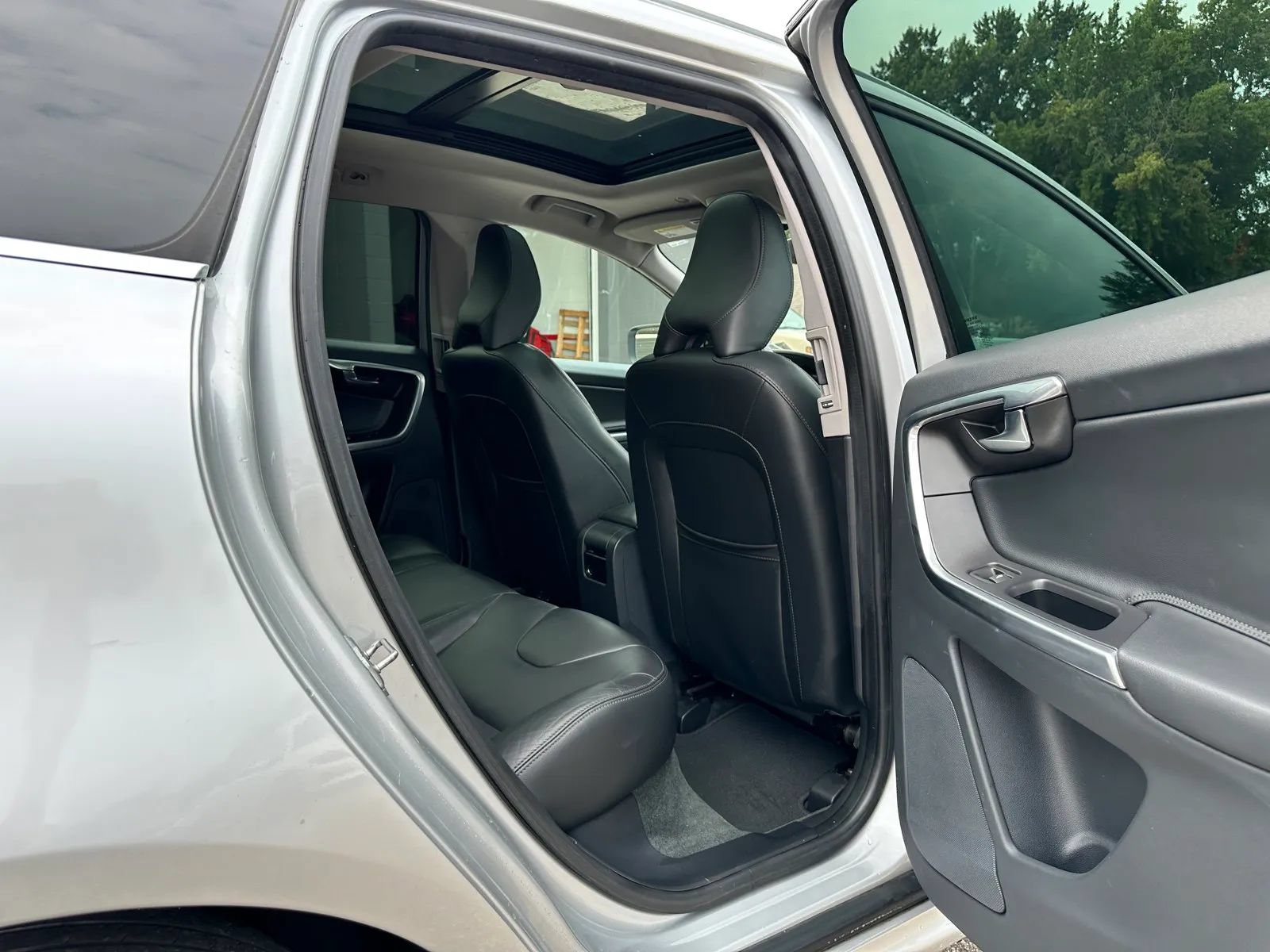 Used 2016 Volvo XC60 T5 Premier w/ Protection Package AWD/4WD image 15