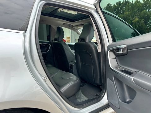 Used 2016 Volvo XC60 T5 Premier w/ Protection Package AWD/4WD image 15