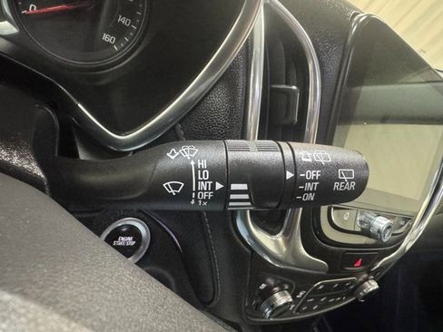 Used 2020 Chevrolet Equinox Premier image 39