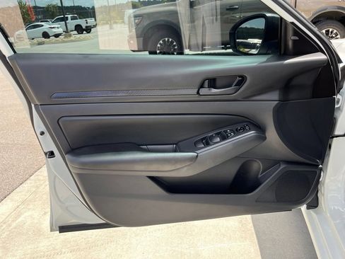 Used 2025 Nissan Altima 2.5 S FWD image 5
