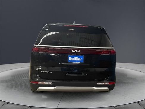 Used 2024 Kia Carnival LX image 4