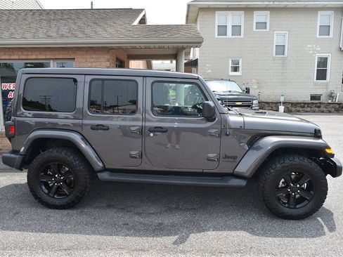 Used 2021 Jeep Wrangler Unlimited Sahara AWD/4WD image 2