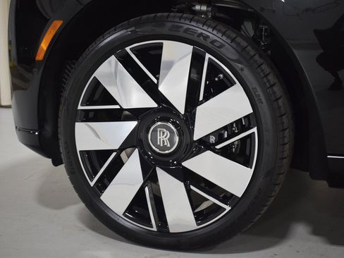 New 2026 Rolls-Royce Cullinan image 17