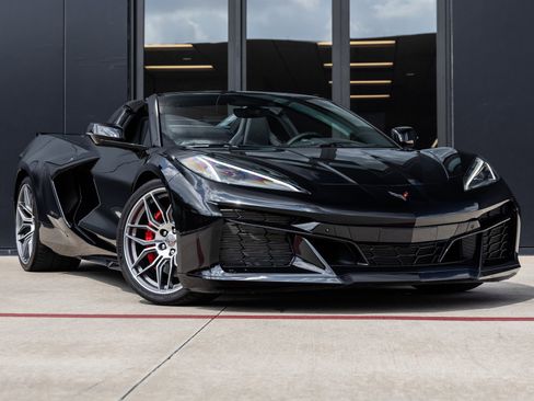 Used 2023 Chevrolet Corvette Z06 w/ Battery Protection Package image 2