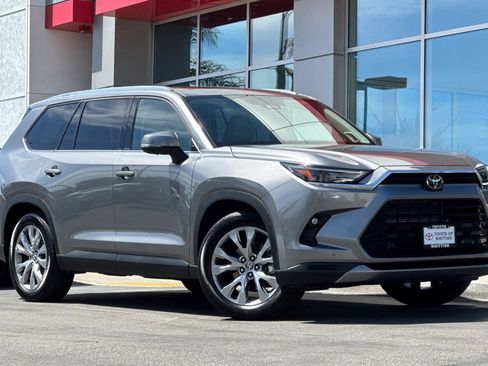 Used 2025 Toyota Grand Highlander AWD Hybrid image 2