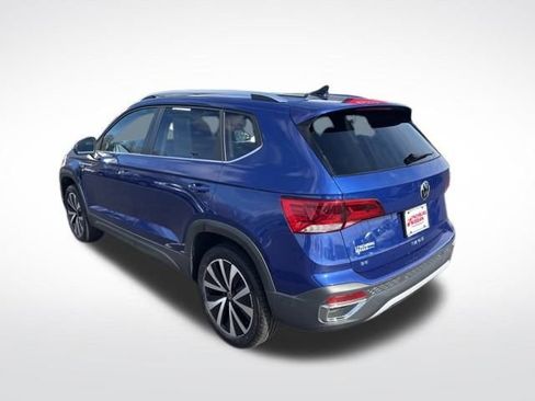 Used 2024 Volkswagen Taos SE image 3