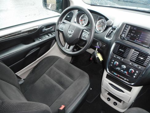 Used 2017 Dodge Grand Caravan SE w/ Power Window Group image 22