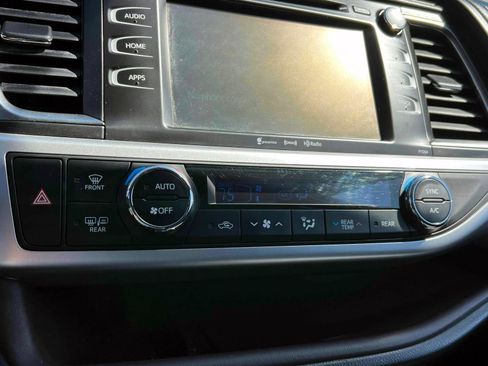 Used 2016 Toyota Highlander Plus AWD/4WD image 28
