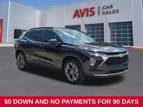 Used 2025 Chevrolet Trax LT w/ LT Convenience Package FWD image 3