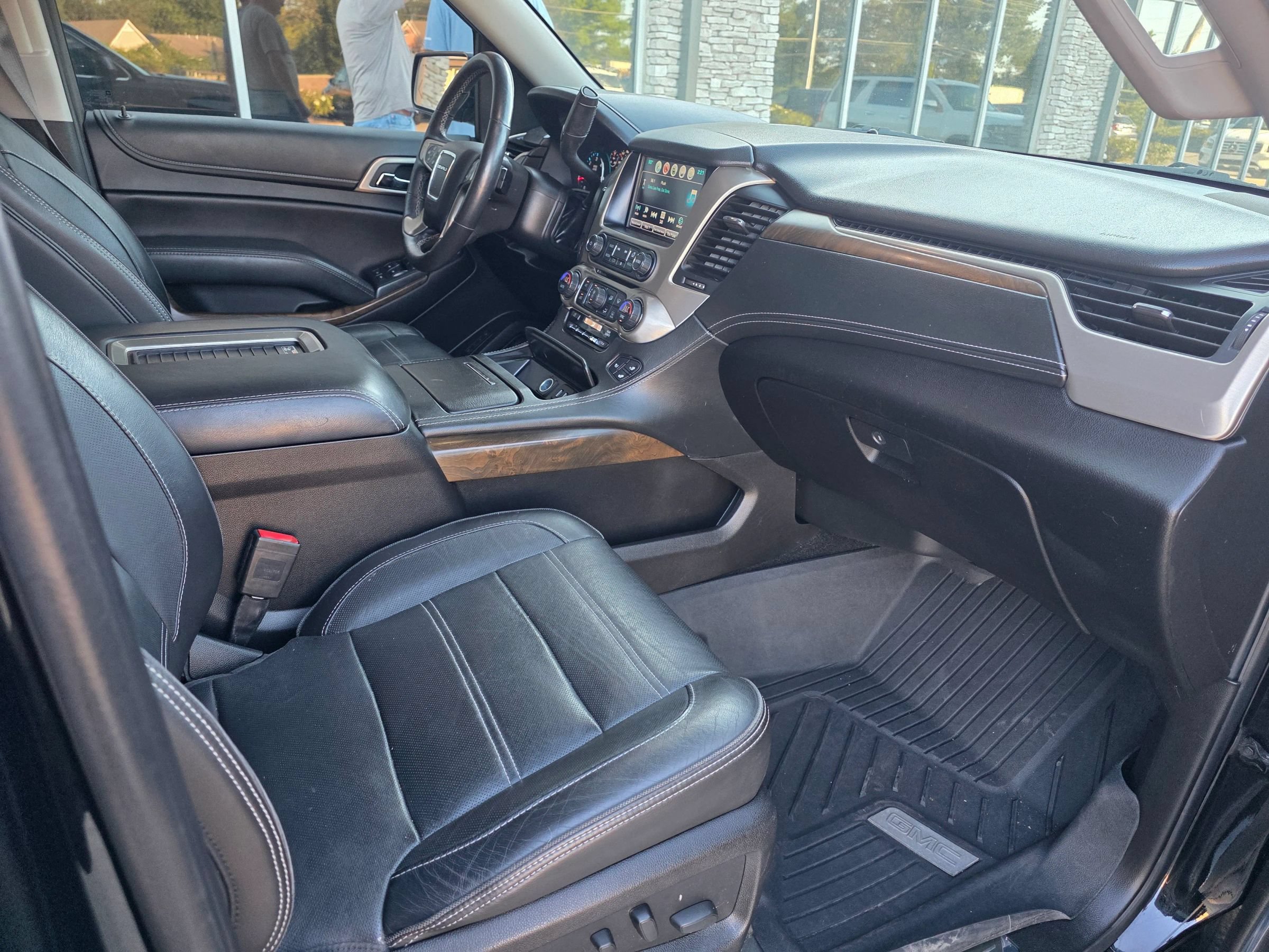 Used 2018 GMC Yukon Denali w/ Open Road Package AWD/4WD image 6