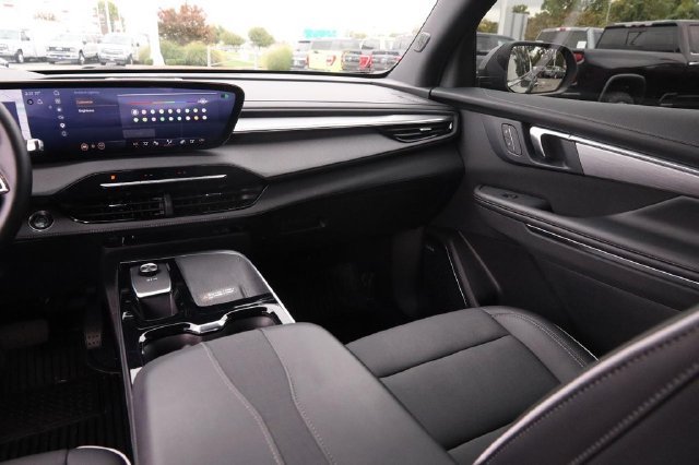 Used 2025 Buick Enclave Preferred AWD/4WD image 27